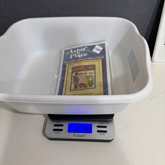 Astor Place Counted Thread Cross Stitch Kit Noel Carolers Christmas 1984 NEW - Picture 4 of 4